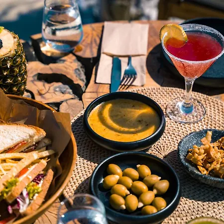 Divino Caldera Hotel *