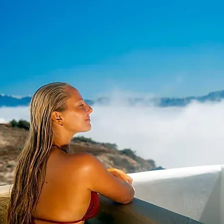 Divino Caldera Hotel